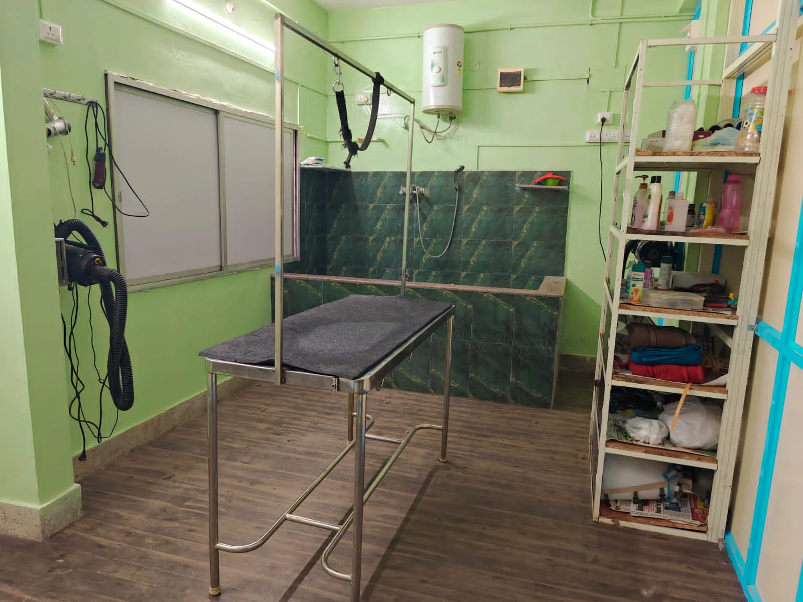 HiTech Pets grooming studio in R T Nagar